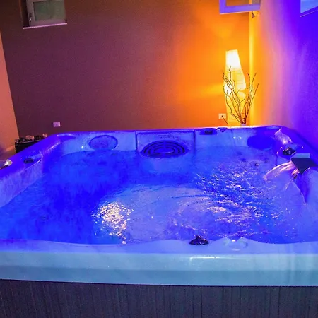 Hillside With Swimming Pool And Jacuzzi - Frasassi Caves