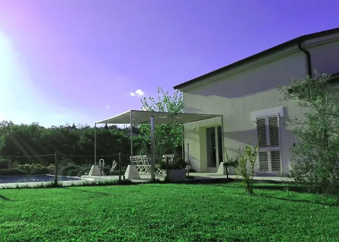 Hillside With Swimming Pool And Jacuzzi - Frasassi Caves Villa *